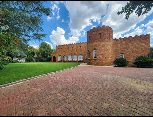 5 BEDROOM HOUSE FOR SALE IN THREE RIVERS EAST